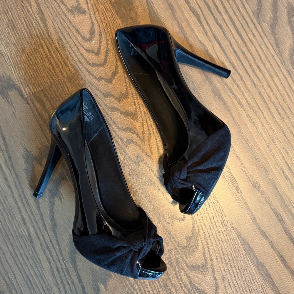 FIONI platform  Glossy Black Knot Heels